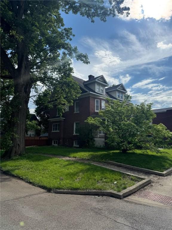 627 E Broadway St, Centralia, IL 62801 - photo 2