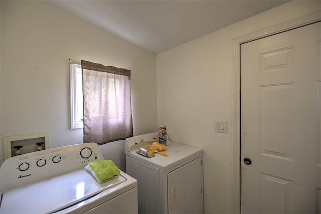 3985 E Cerro Gordo St, Decatur, IL 62521 - laundry area featuring washing machine and dryer