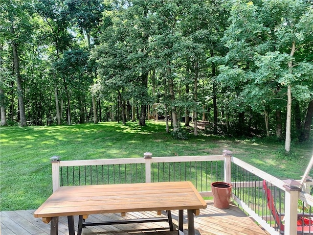 15690 E 1100th Ave, Effingham, IL 62401 - deck featuring a lawn