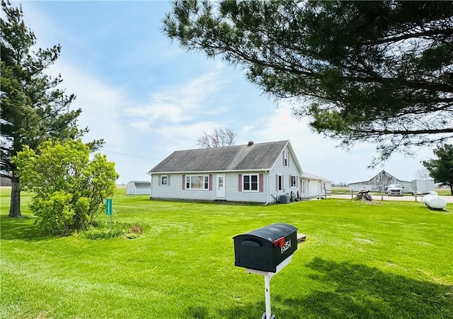 view of front facade featuring a front yard
