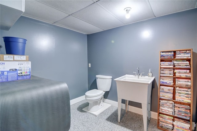 530 Sunset Dr, Mt Zion, IL 62549 - bathroom with toilet, baseboards, and a drop ceiling