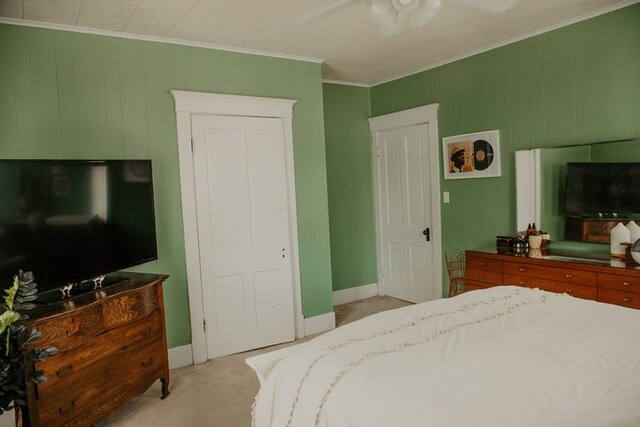 403 Maple St, Marshall, IL 62441 - bedroom with light carpet, crown molding, and ceiling fan