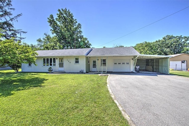 125 W Walnut St, Mt Zion, IL 62549 - single story home featuring asphalt driveway, a garage, and a front yard