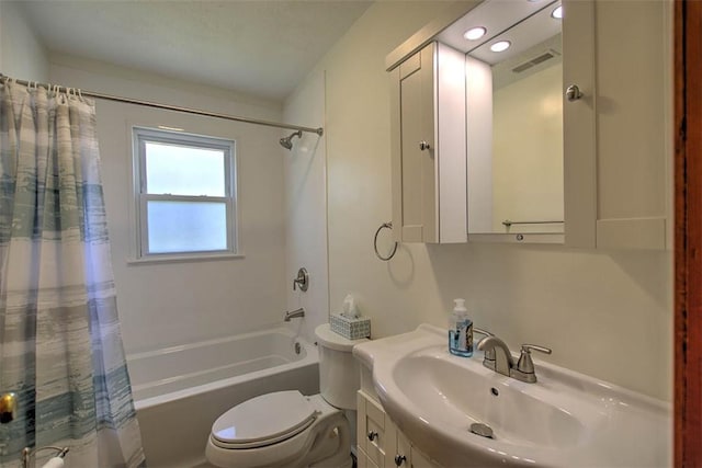 125 W Walnut St, Mt Zion, IL 62549 - full bathroom with shower / tub combo with curtain and vanity