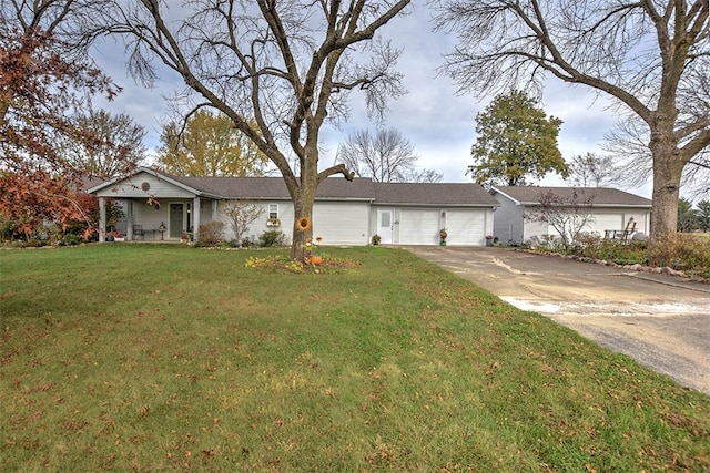 single story home with a front lawn