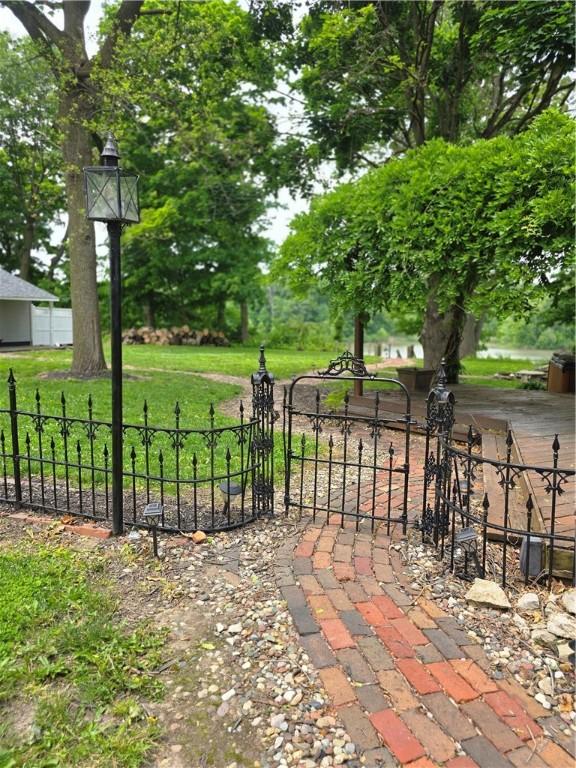 3728 N Lake Blvd, Danville, IL 61832 - view of patio