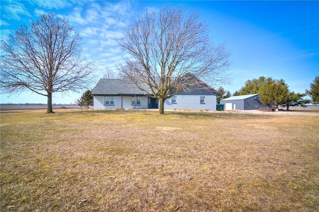 view of front of house featuring a front yard