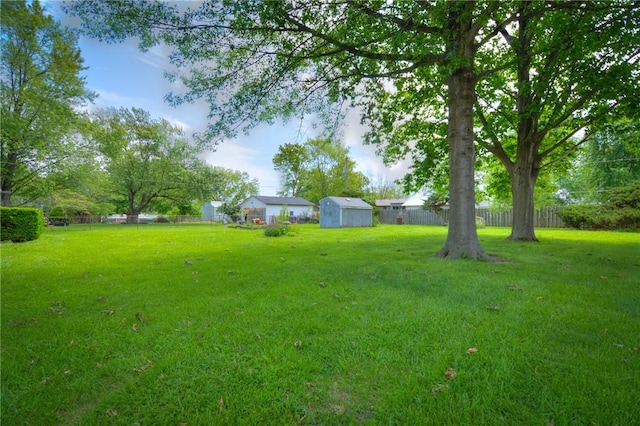 635 E N St, Warrensburg, IL 62573 - view of yard