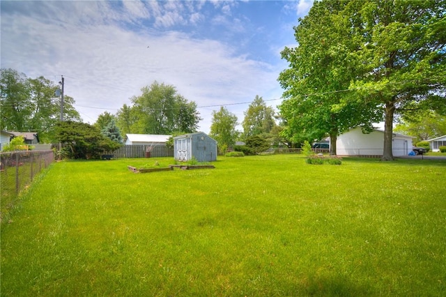 635 E N St, Warrensburg, IL 62573 - view of yard
