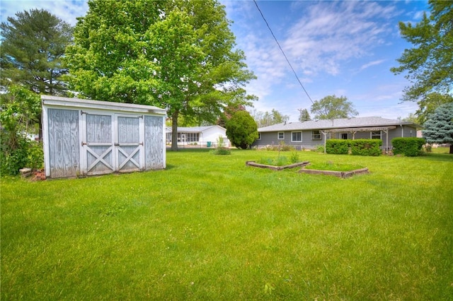 635 E N St, Warrensburg, IL 62573 - view of green lawn