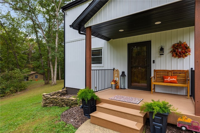 property entrance with a porch and a yard