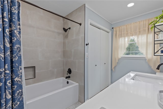 bathroom featuring sink and shower / bath combo