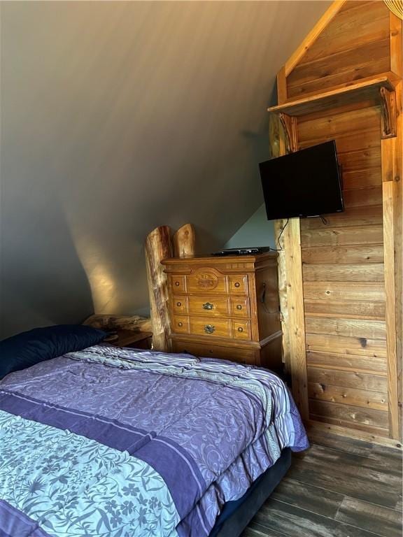 10760 E 1600th St, Cambridge, IL 61238 - bedroom with wood finished floors and lofted ceiling