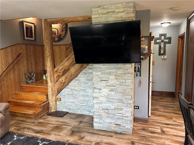 10760 E 1600th St, Cambridge, IL 61238 - detailed view of a textured ceiling, wainscoting, a smoke detector, wood finished floors, and wood walls