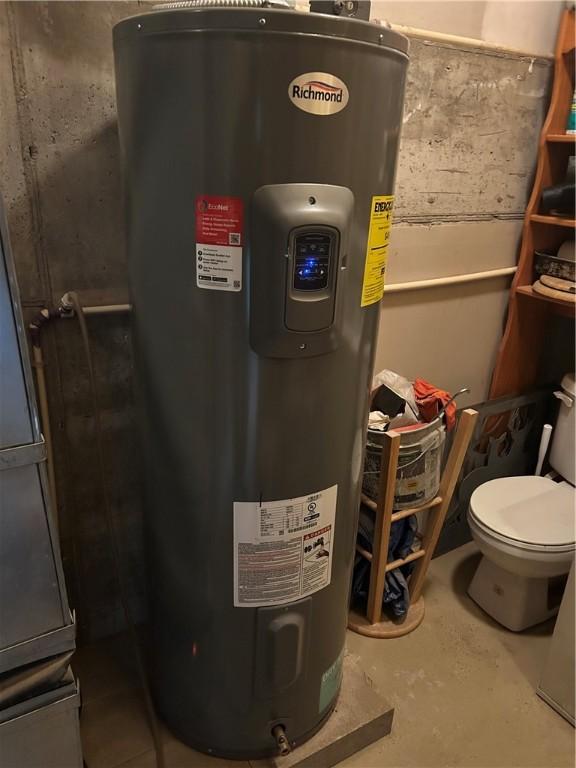 10760 E 1600th St, Cambridge, IL 61238 - utility room featuring water heater