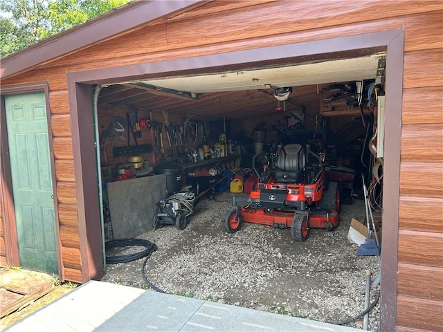 10760 E 1600th St, Cambridge, IL 61238 - view of garage