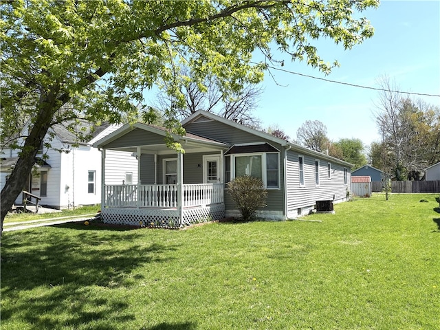 view of front of house featuring a porch, a front lawn, crawl space, and fence