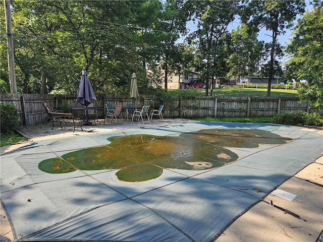 view of swimming pool