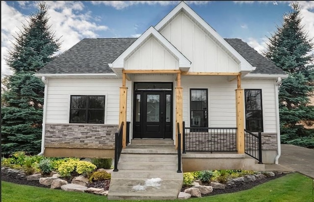 100 E Madison Ave, Casey, IL 62420 - view of front of home with a porch