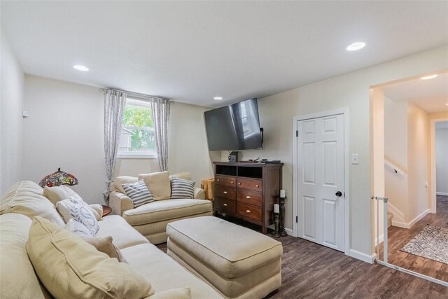 3531 Fontenac Dr, Decatur, IL 62521 - living area featuring baseboards, recessed lighting, and dark wood finished floors