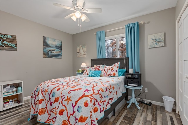 bedroom featuring dark hardwood / wood-style floors, ceiling fan, and a closet