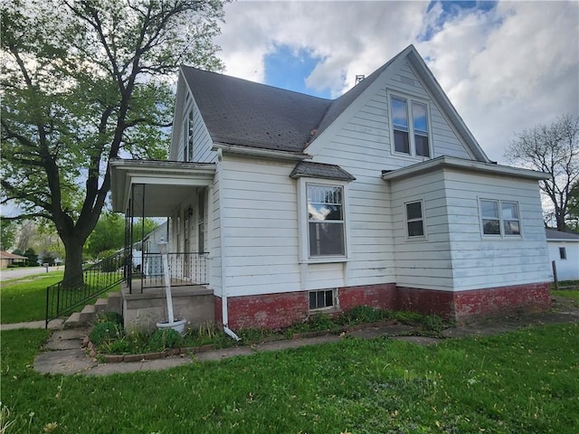 1102 3rd St, Lincoln, IL 62656 - view of home's exterior featuring a yard and a shingled roof