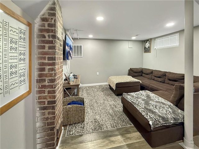 living room featuring baseboards, wood finished floors, visible vents, and recessed lighting