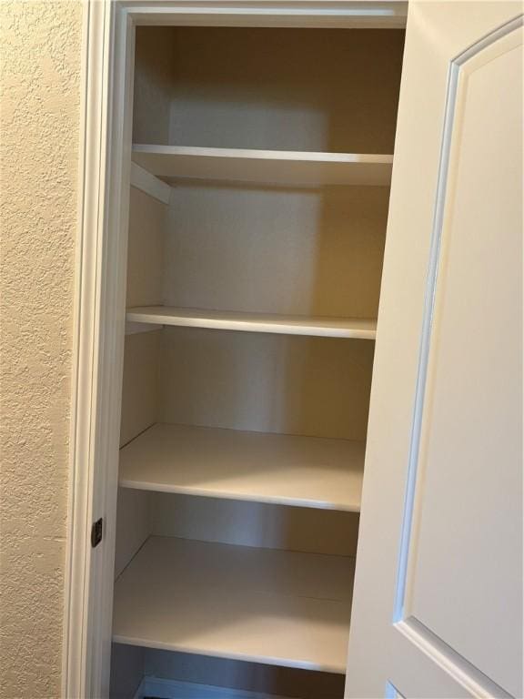 905 W Evergreen Ave, Effingham, IL 62401 - view of closet