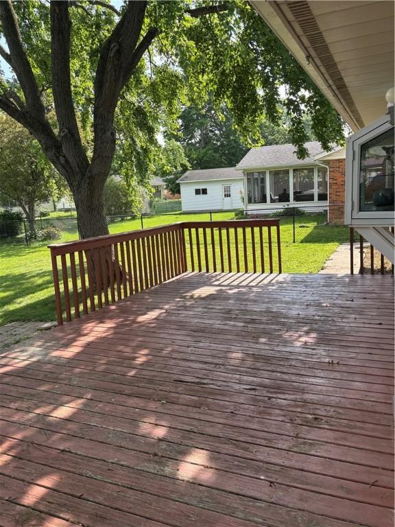905 W Evergreen Ave, Effingham, IL 62401 - view of wooden terrace