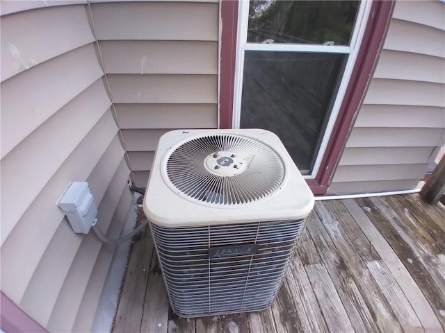 172 Broadway St, Shelbyville, IL 62565 - exterior details featuring central AC