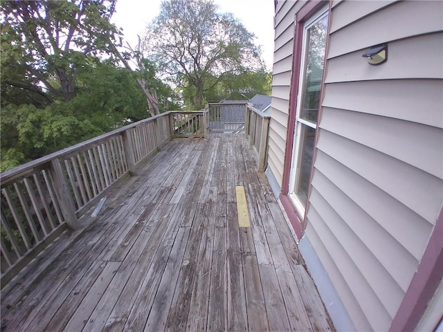 172 Broadway St, Shelbyville, IL 62565 - view of wooden deck