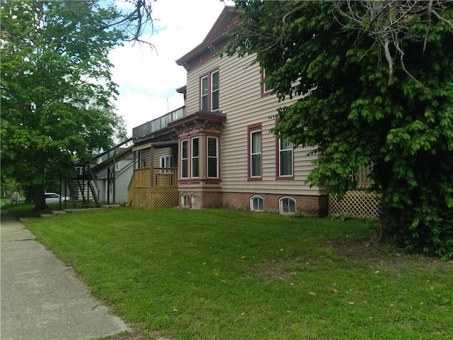 172 Broadway St, Shelbyville, IL 62565 - view of side of property featuring a yard
