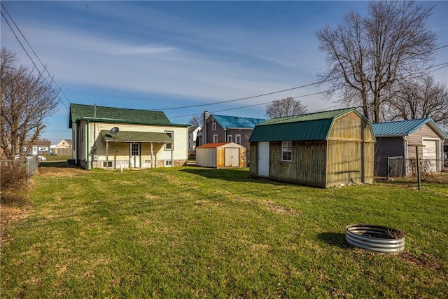 view of yard with a storage unit