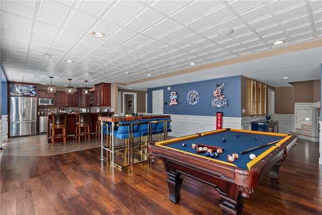 game room with bar area, dark wood-type flooring, and billiards