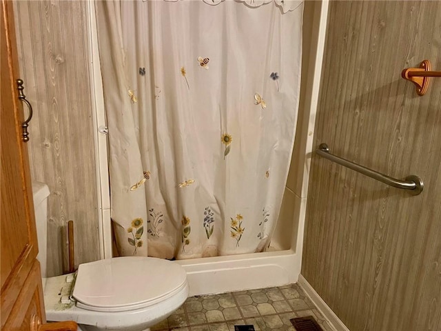 6 S Oakland Rd, Ashmore, IL 61912 - full bath featuring toilet and shower / bath combo
