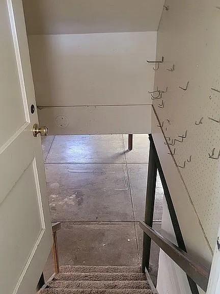 203 N E St, Olney, IL 62450 - view of stairway