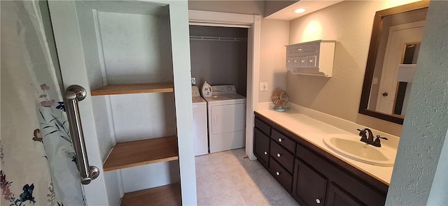 406 S Gray St, Sidell, IL 61876 - full bath featuring independent washer and dryer and vanity