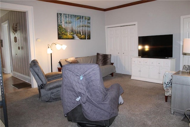 302 W N 3rd St, Shelbyville, IL 62565 - carpeted living room featuring crown molding