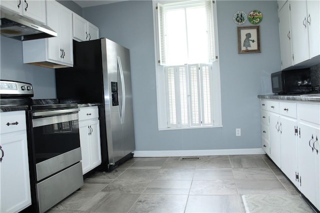 302 W N 3rd St, Shelbyville, IL 62565 - kitchen featuring stainless steel electric range, under cabinet range hood, baseboards, and healthy amount of natural light