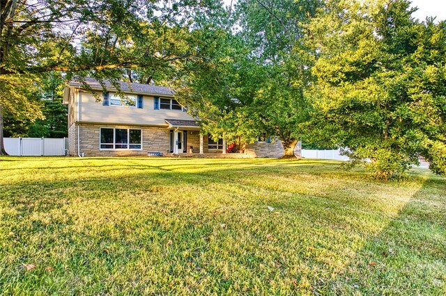 18 Woodmere Dr, Paris, IL 61944 - view of yard