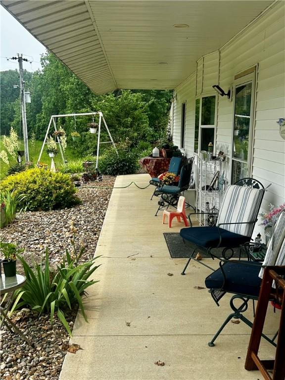 9275 N 890th St, Effingham, IL 62401 - view of covered porch