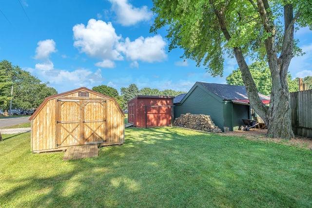 4170 N Taylor Ave, Decatur, IL 62526 - view of yard with a storage shed