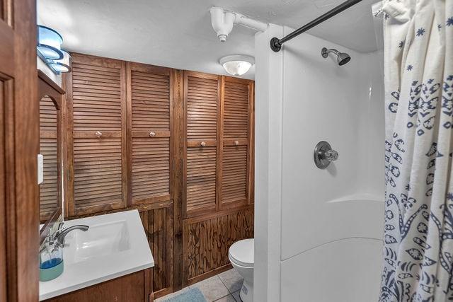 4170 N Taylor Ave, Decatur, IL 62526 - full bath featuring tile patterned flooring, vanity, a shower with curtain, and a closet