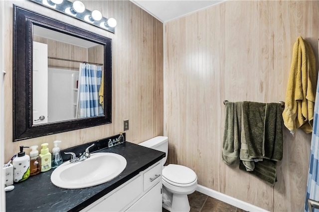 1450 W Westside Dr, Mt Zion, IL 62549 - bathroom featuring vanity, toilet, tile patterned flooring, a shower with curtain, and baseboards