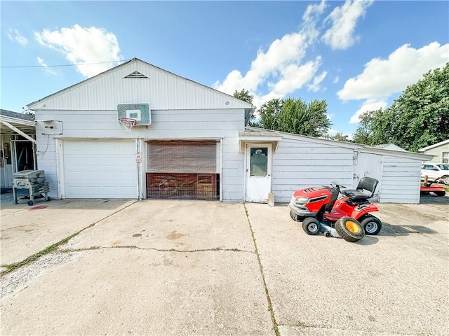 421 S 8th St, Marshall, IL 62441 - view of garage