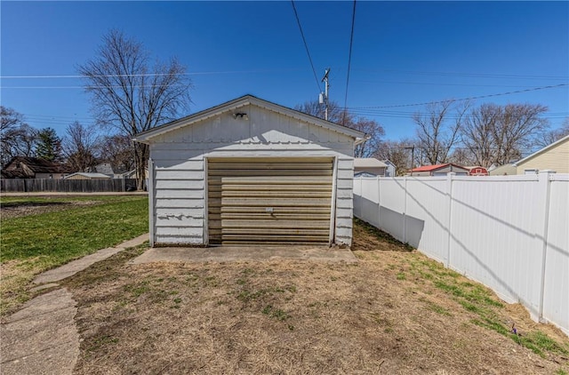 109 S Saint John St, Assumption, IL 62510 - detached garage with fence