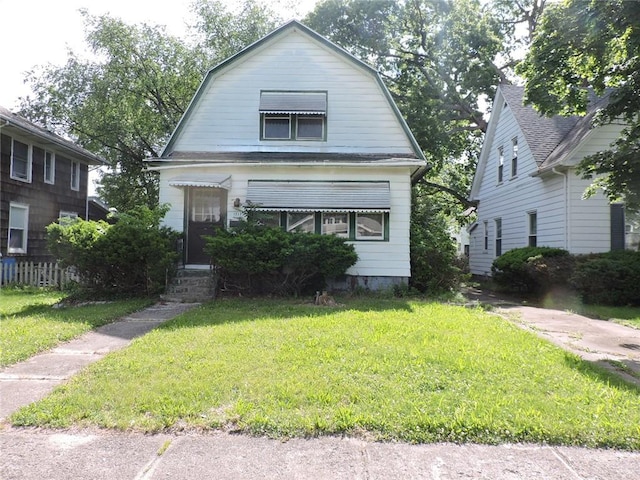 1217 N Franklin St, Danville, IL 61832 - dutch colonial featuring a gambrel roof and a front yard