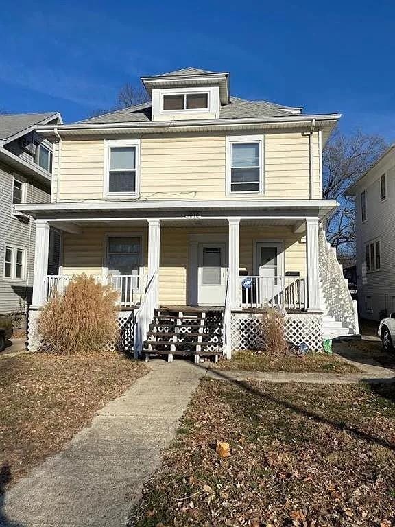 view of front of home featuring covered porch