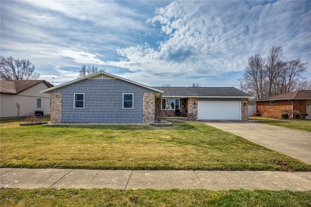 view of front of house featuring a garage, concrete driveway, and a front lawn