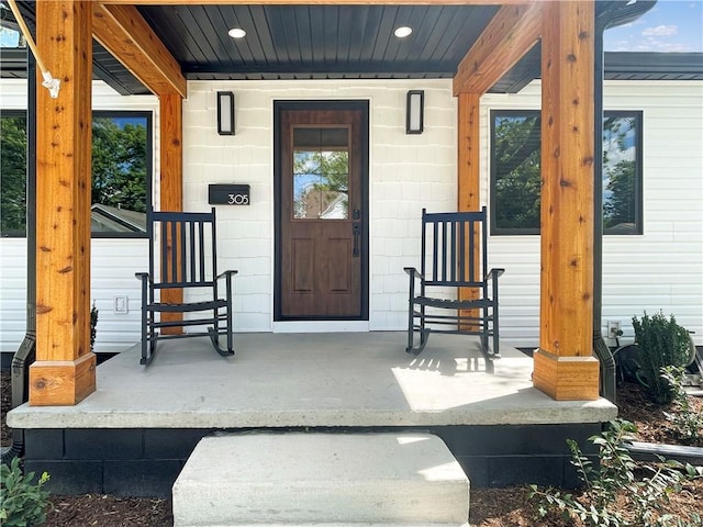 doorway to property with covered porch